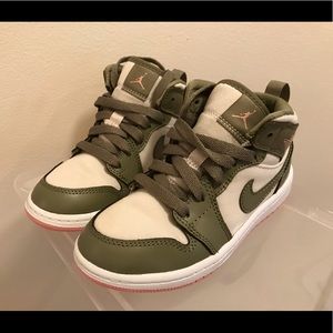 Like New- Girl’s Air Jordan Sneakers